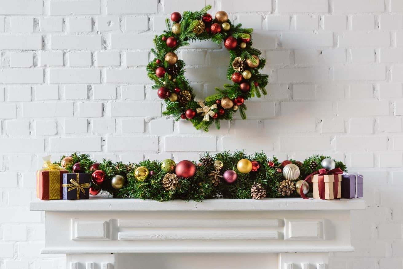 How To Decorate Your Fireplace This Winter Featured Image